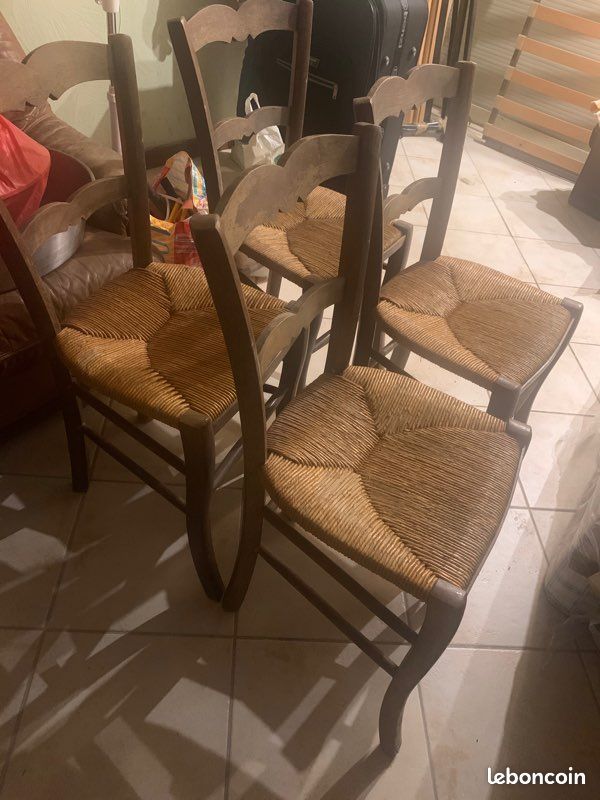 Chaises en bois (image 1)