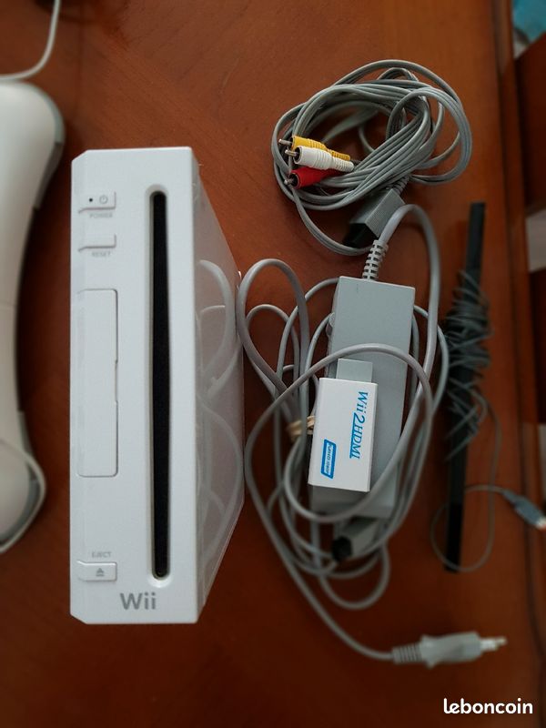 Console Wii + 4 manettes et nunchunk + wii fit + 15 jeux + chargeur + divers accessoires (image 3)