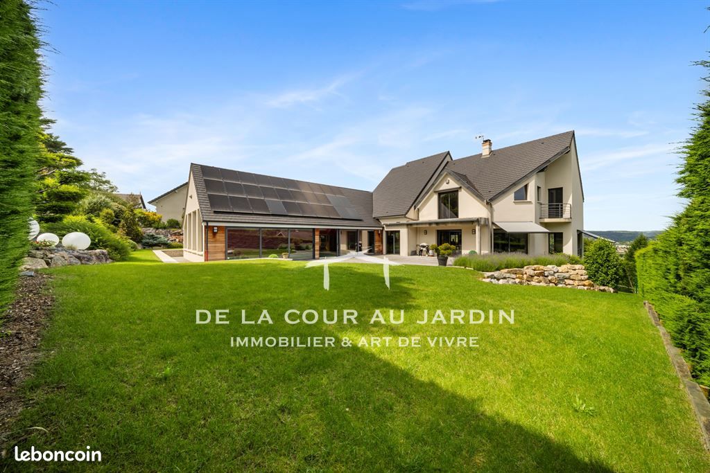 Maison 8 pièces 407 m² · à Velars-sur-Ouche · 407 m² · 1 150 000 €