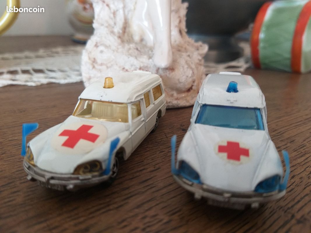 Majorette ancienne Citroën DS21 anbulance (image 9)