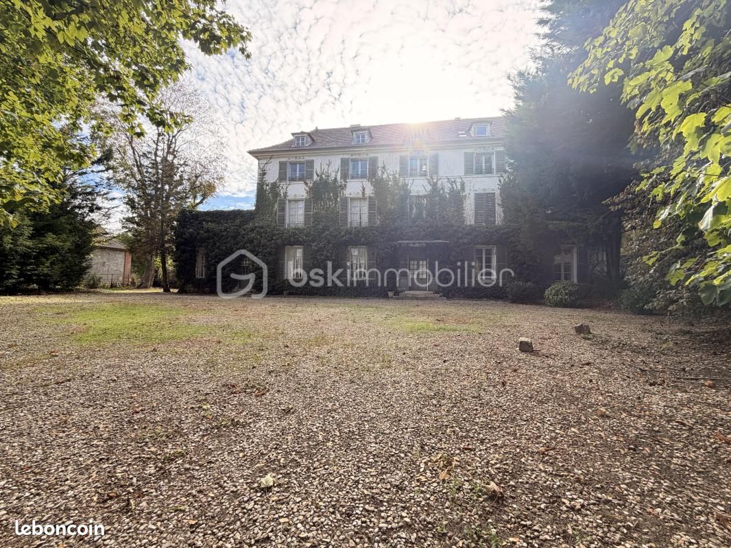 Maison 10 pièces 480 m² · à Ozouer-le-Voulgis · 480 m² · 545 000 €