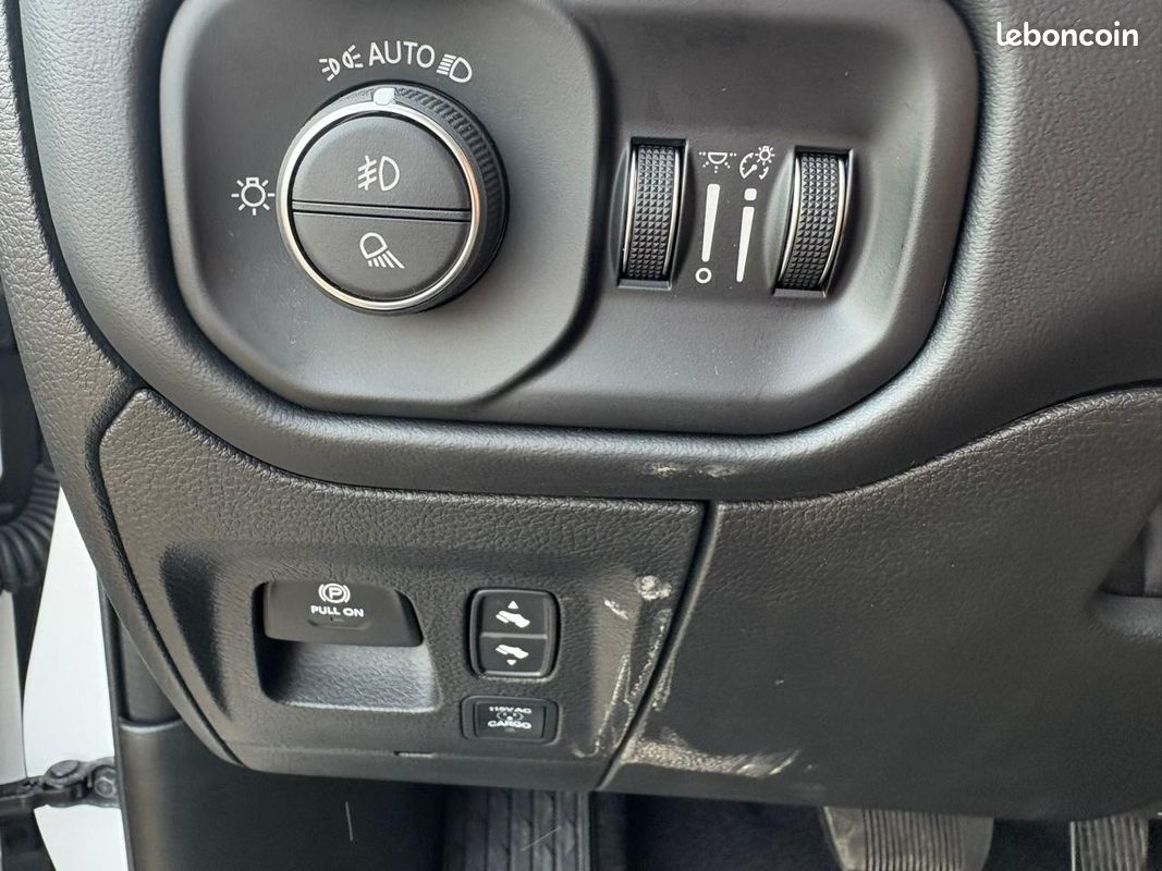Dodge ram 1500 crew limited night edition rambox 2025 (image 28)