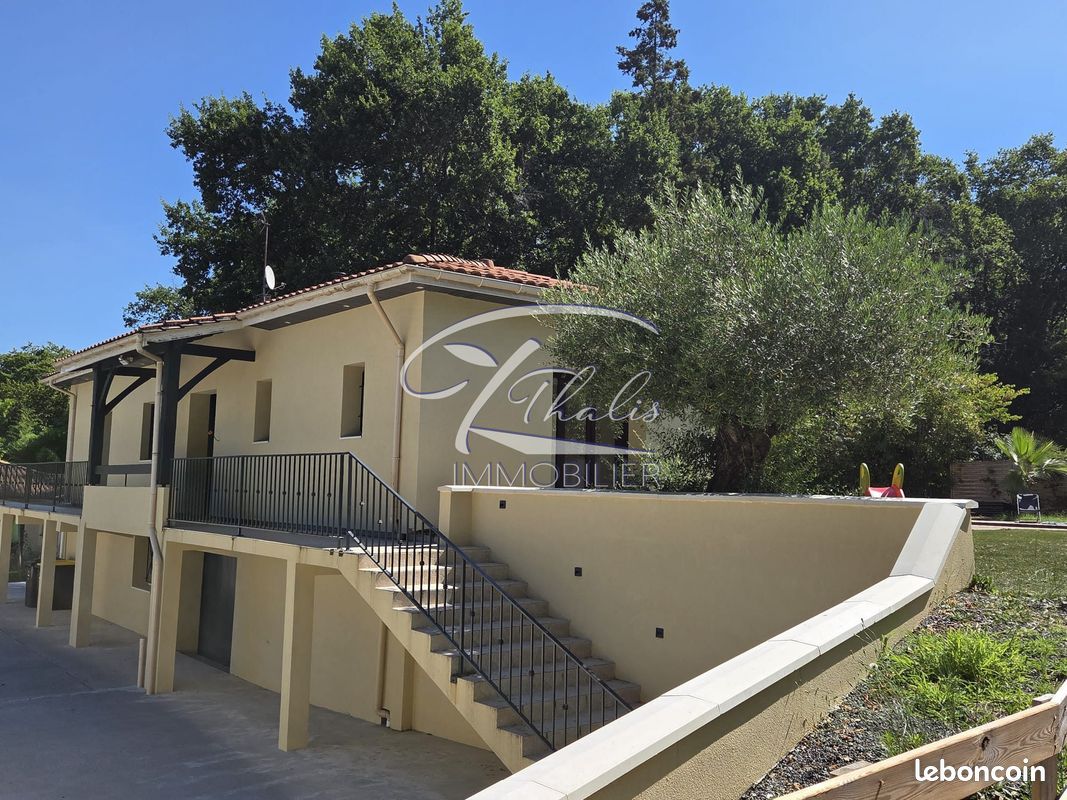 Maison 11 pièces 243 m² · à Bonnetan · 243 m² · 435 000 €