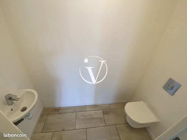 https://img.leboncoin.fr/api/v1/lbcpb1/images/13/a6/6d/13a66d2b0e24103c1f4fa616b45cd57935275b37.jpg?rule=ad-image