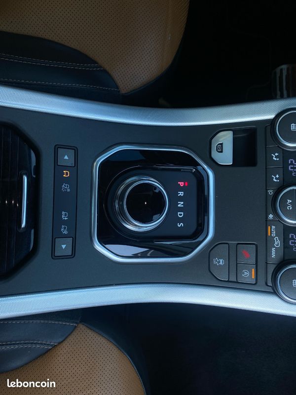 Land Rover RANGE ROVER EVOQUE I HSE Phase 2 / 2.0 TD 4WD BVA 9 180 cv / TOIT OUVRANT / MERIDIAN SON / SIEGES CHAUFFANTS / HAYON ELECTRIQUE / CLIM AUTO (image 19)