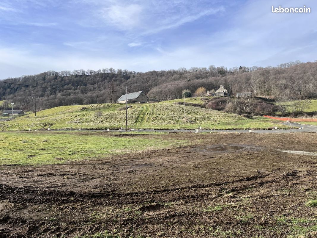 Terrain 856 m² · à Riom-Ès-Montagnes · 856 m² · 22 599 €