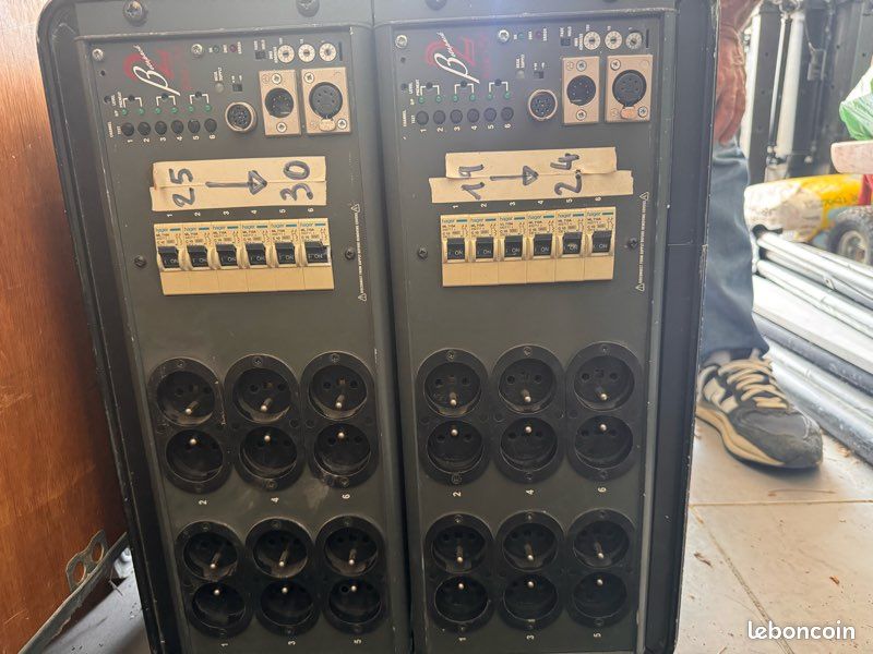 Rack gradateurs DMX [URL masquée pour votre sécurité] – 12 circuits – Matériel théâtre pro (image 1)