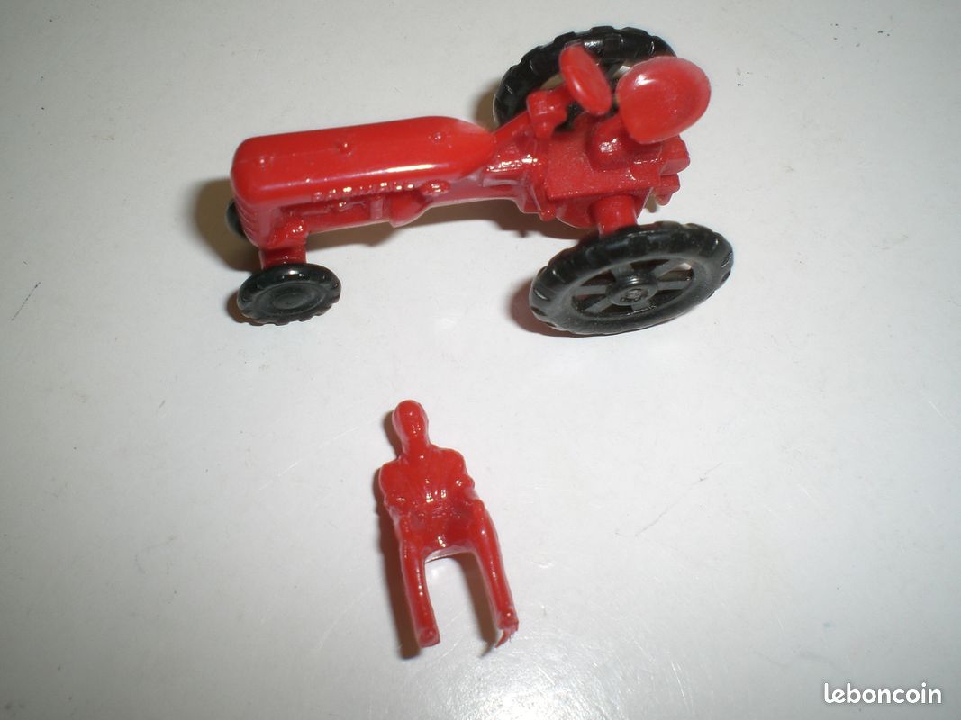 RARE TRACTEUR FARMALL avec personnage, matériel (miniature long5,5, haut 4,5agricole (image 3)