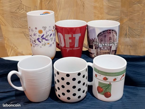 2 Tasses à Café Vintage Rétro Motif Cerises - état Très Bon - 5cm X 7,5cm