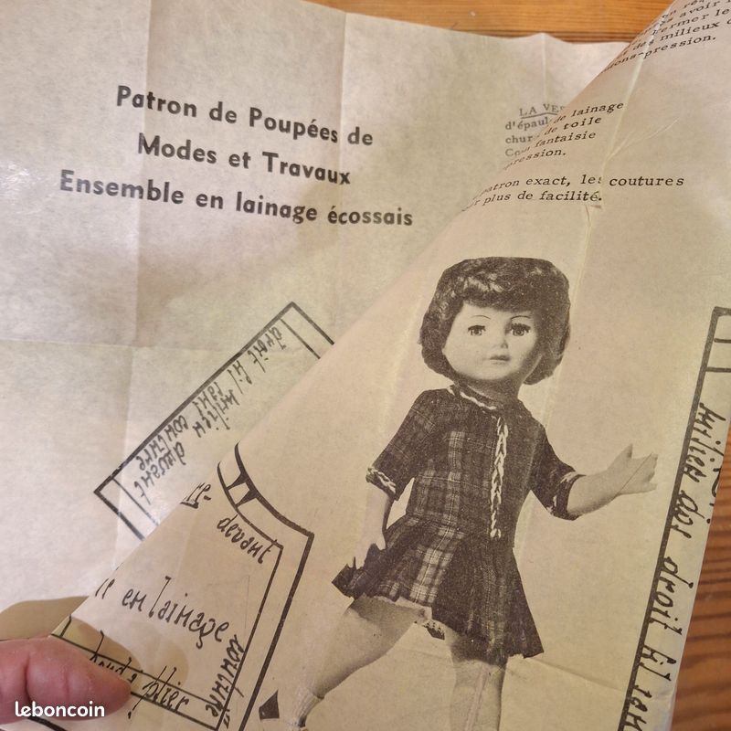 Patron De Couture Modes Et Travaux Pour Vestiaire De Poupée Mannequin - Années 50, Modèle De 2004