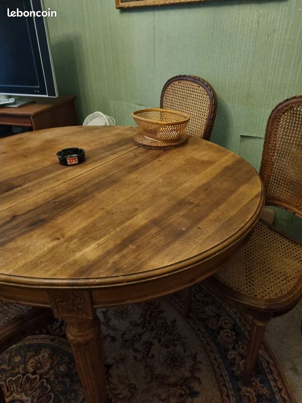 Table en merisier largeur 108, longueur 119 et hauteur 74 (image 3)