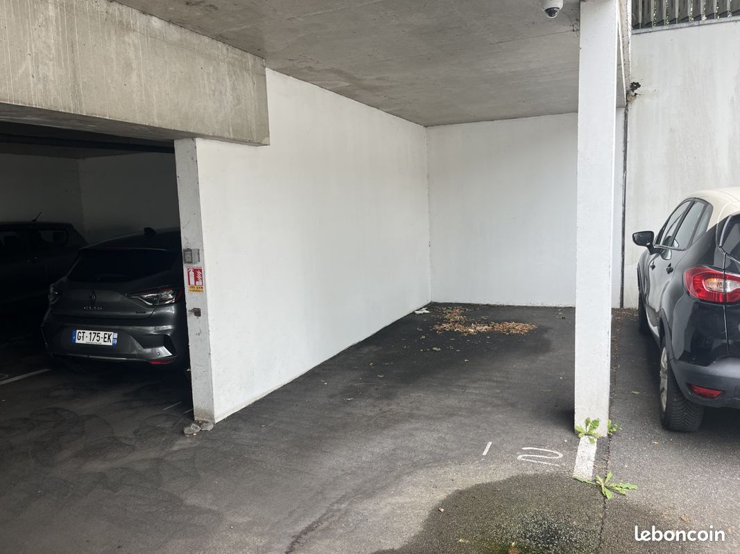 Parking/box Lille · 65 €/mois