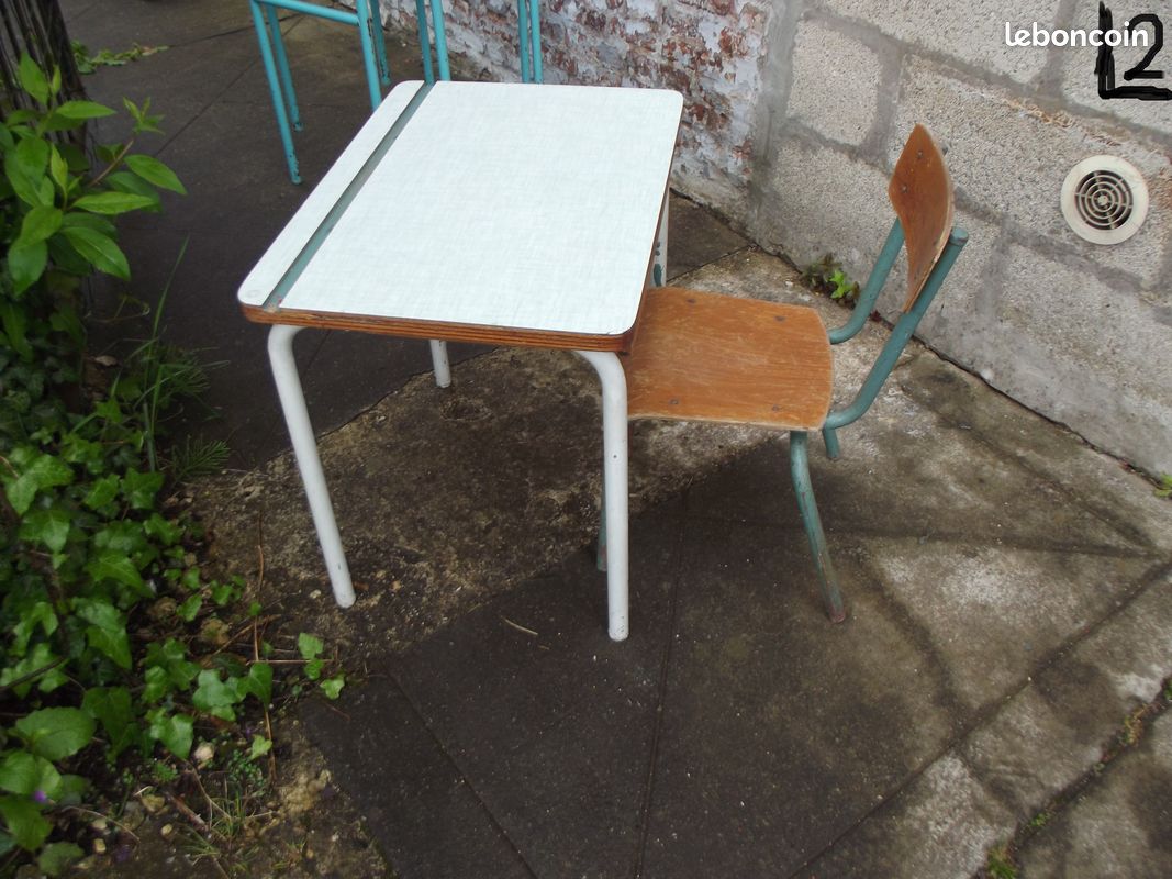 Petites tables et chaises d'école . . . . PA08 (image 2)