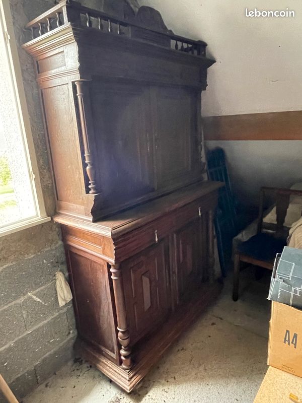 Buffet bois ancien sculpté (image 1)