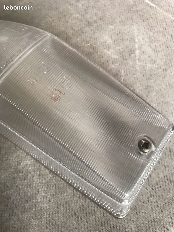 Cabochon avant de Renault 16 (image 2)