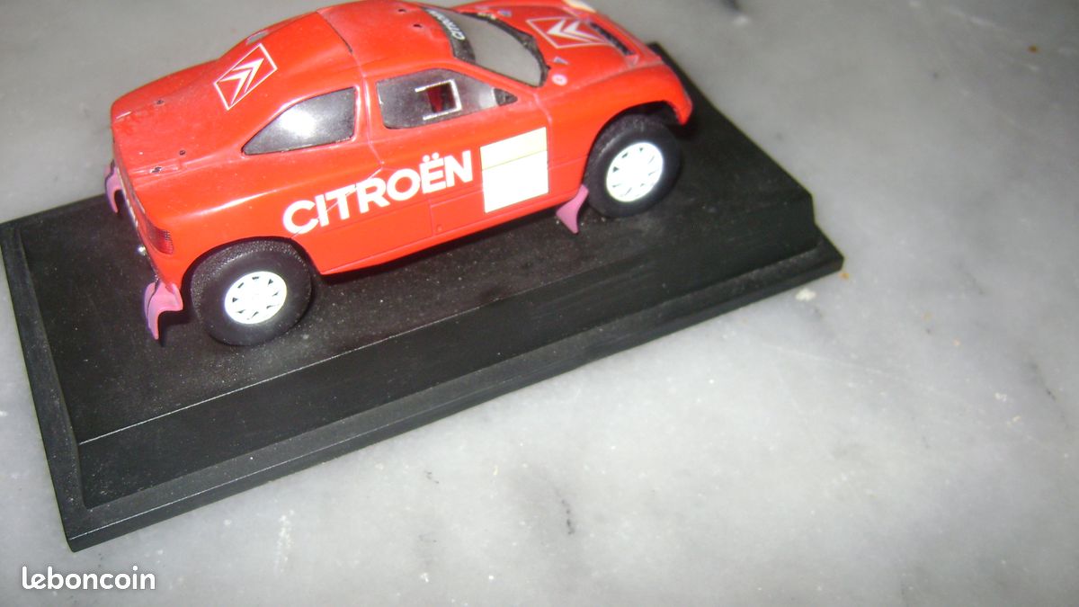 Lot de deux miniatures de voitures de rallye Monte Carlo une Citroën ZX Rallye Raid 1992 et une Citroën XSara WRC 2005 pilotée par S. Loeb et D. Elena (image 9)