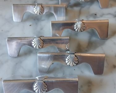 Dessous De Plat Ancien En Métal Argenté – Trivette Blanche Rétro Déco