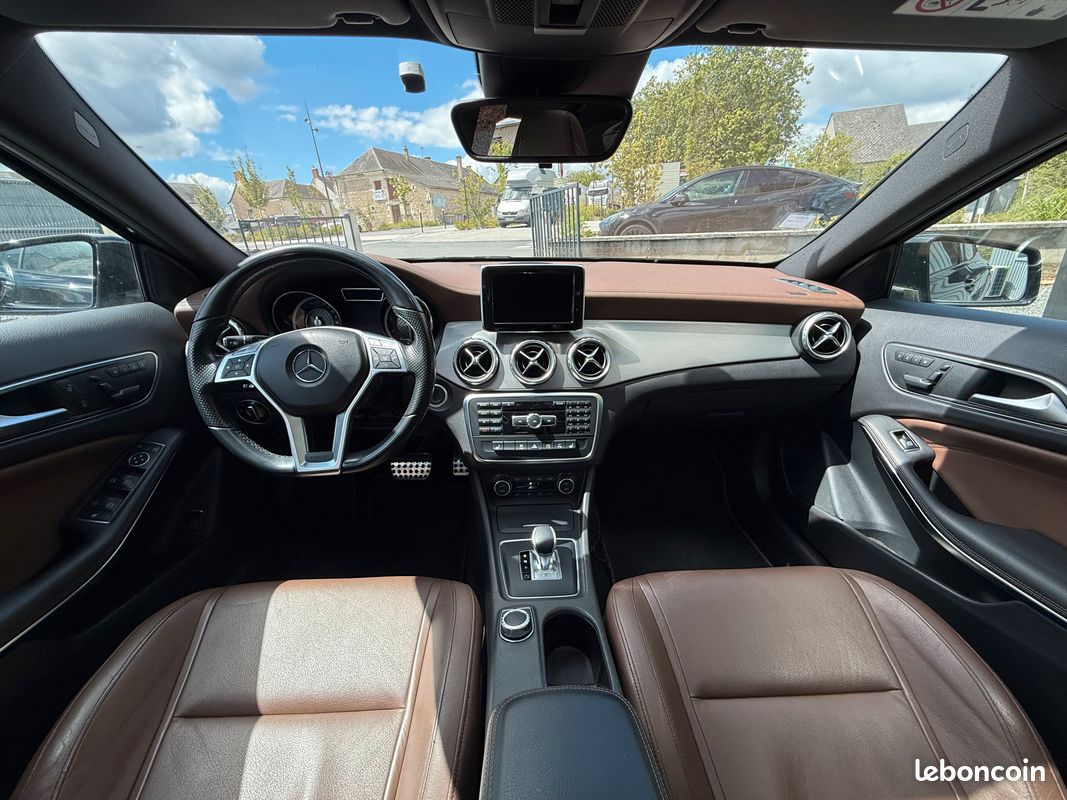 Mercedes-Benz GLA 45 AMG Recaro 2014 (image 6)