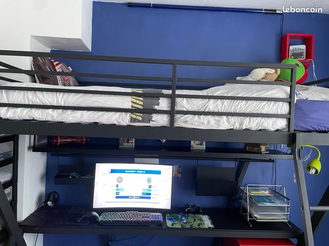 Lit mezzanine (image 1)