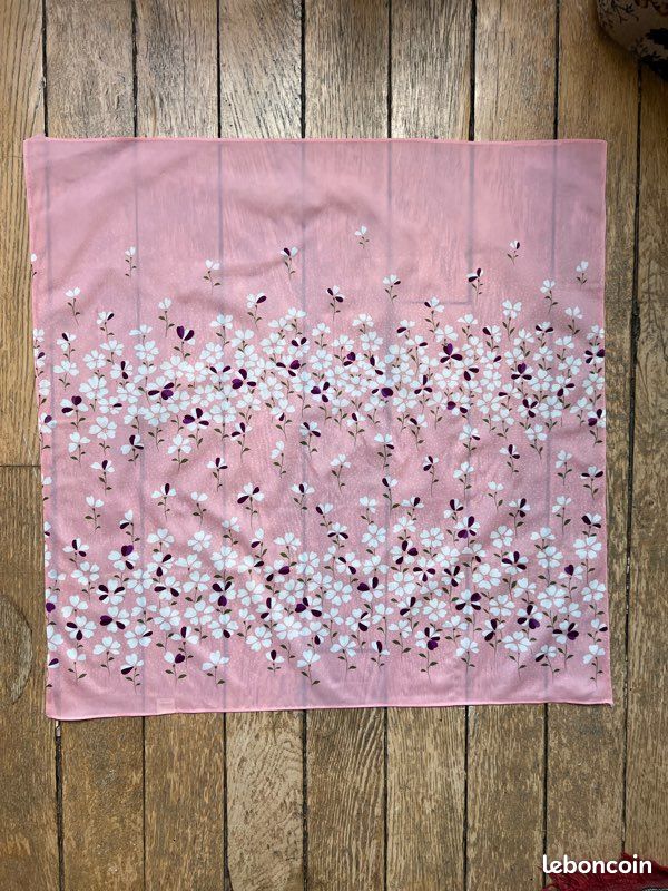 Furoshiki japonais vintage rose à petites fleurs – 72 x 72 cm (image 5)