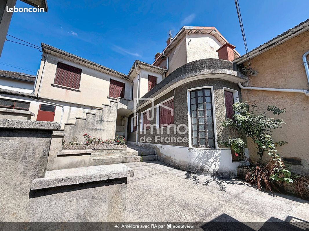 Maison 5 pièces 185 m² · à Oyonnax · 185 m² · 200 000 €