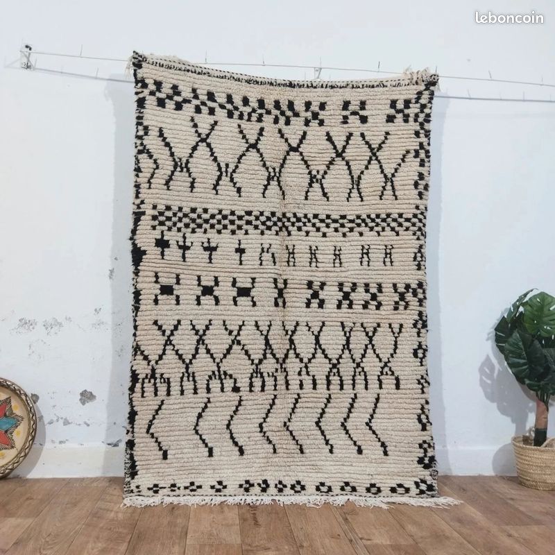 Tapis berbère en laine naturelle – 175 × 125 cm (image 1)