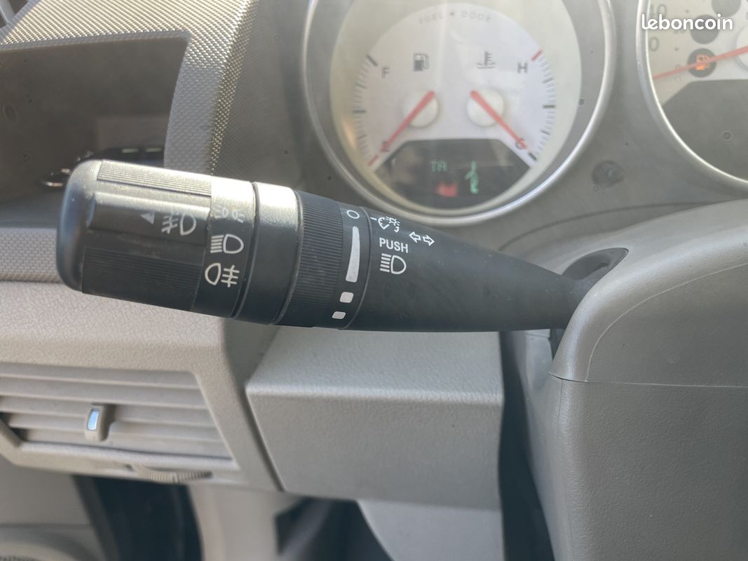 Dodge CALIBER 2.0 CRD SXT (image 9)