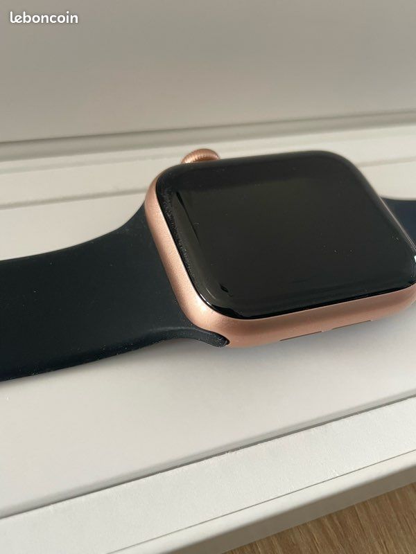 Apple Watch SE 40mm (image 2)