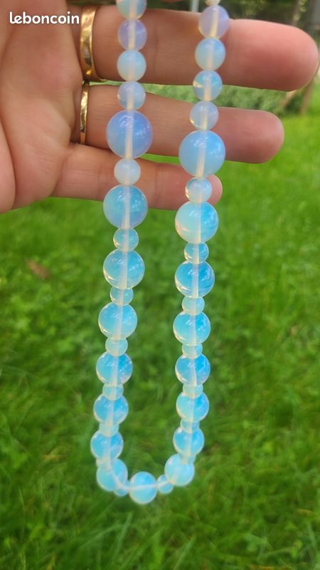 Collier Ancien Perles De Verre Incolores Et Opaline Bleue - Taille Variable - Occasion