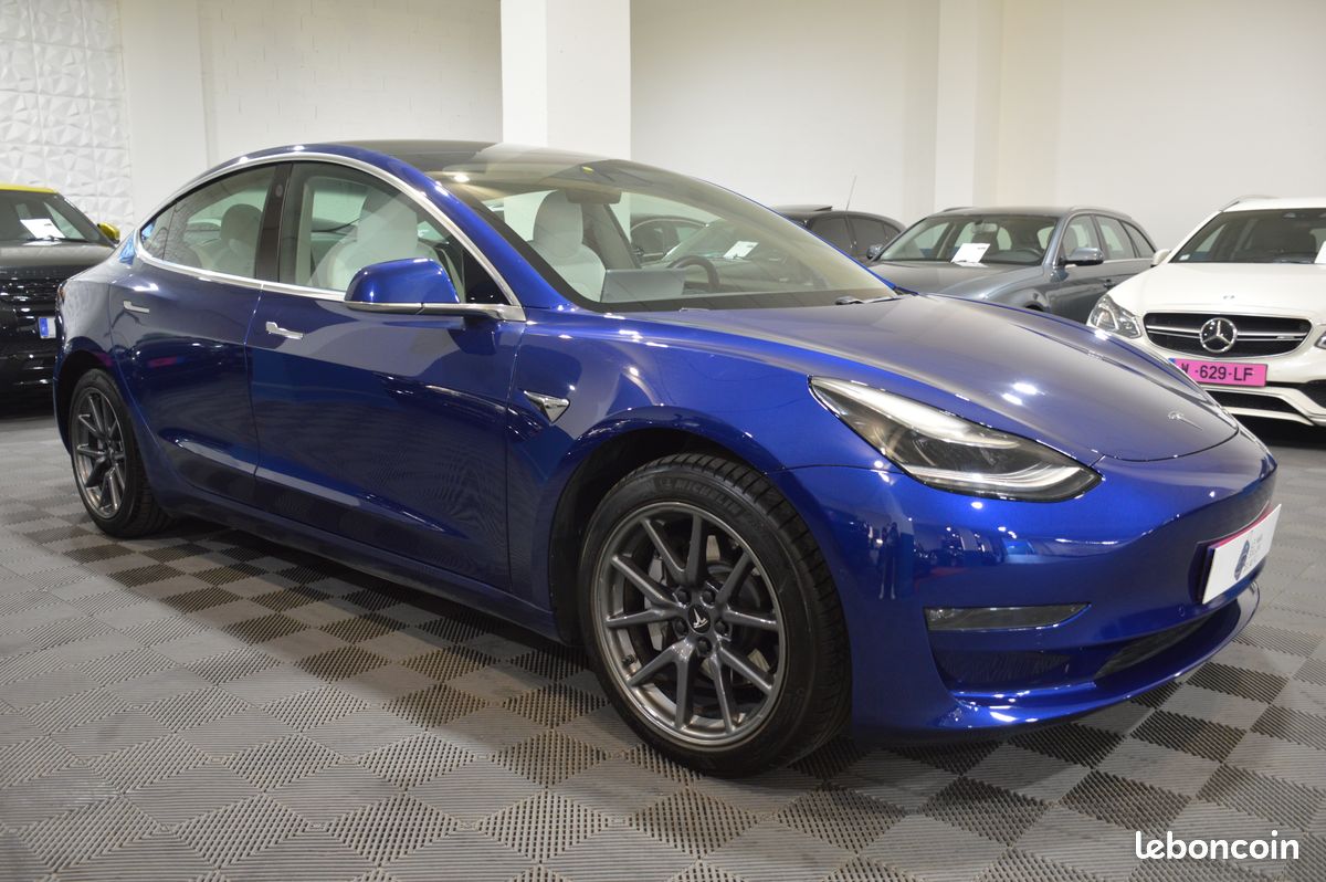 TESLA MODEL 3 LONG RANGE DUAL MOTOR AWD 75KWH (441CH)-54.685km-1ère Main-Toit Panoramique-Autopilot-Sièges Chauffants AV/AR-Caméra-Intérieur Premium Noir/Blanc-Jantes 18"-Garantie 6 Mois (image 4)