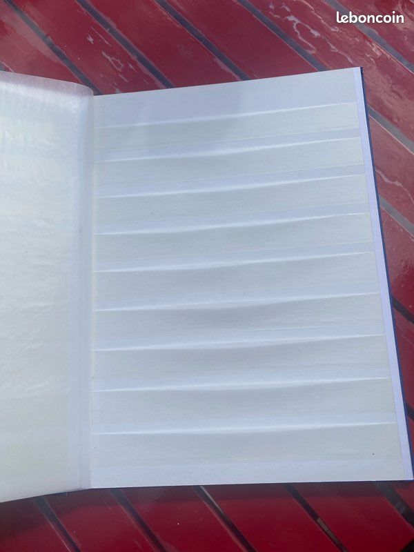 Album de timbres simili-cuir 32 pages noires - 22,5x30,5 cm - Noir