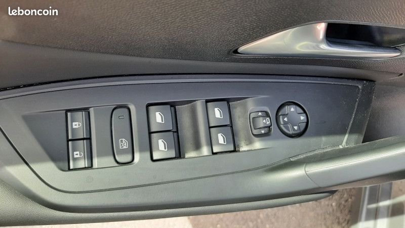 Peugeot 308 SW 1.2 HYBRID 136CH ALLURE E-DCS6 (image 14)