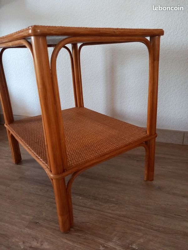 Table d'appoint vintage en rotin (image 4)