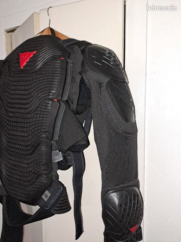Gilet dainese avec dorsale et short protection dainese (image 3)