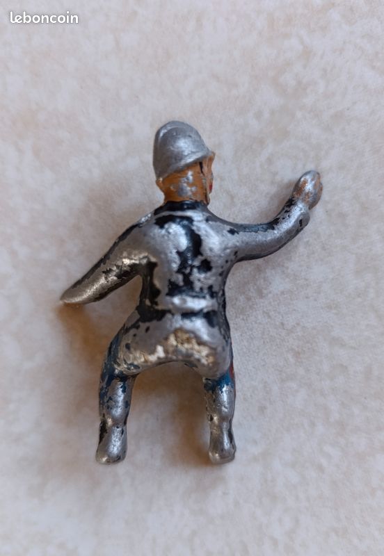 Jouet Ancien - Plomb creux - soldat Français QUIRALU Poilu Maréchal