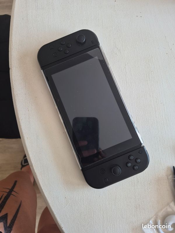 Switch (image 1)