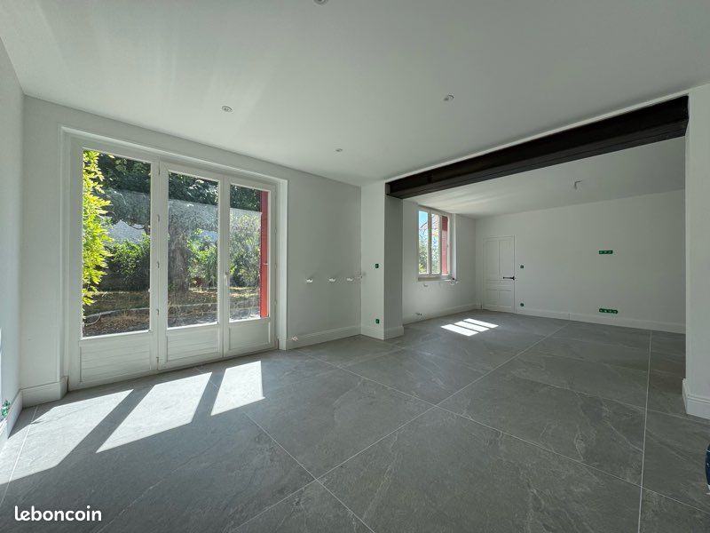 Maison 6 pièces 140 m² · à Burcin · 140 m² · 355 000 €
