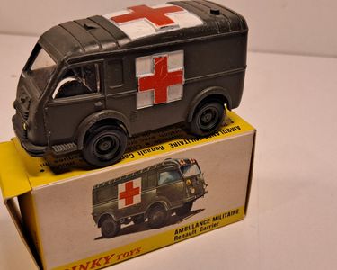 Ambulance militaire Renault- Carrier Dinky Toys (Mecano) Entièrement d