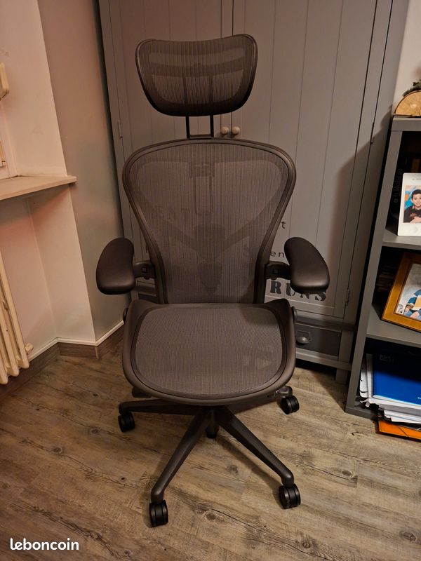 Fauteuil ergonomique Herman Miller Aeron Remastered – Taille B – avec appuie-tête (image 1)