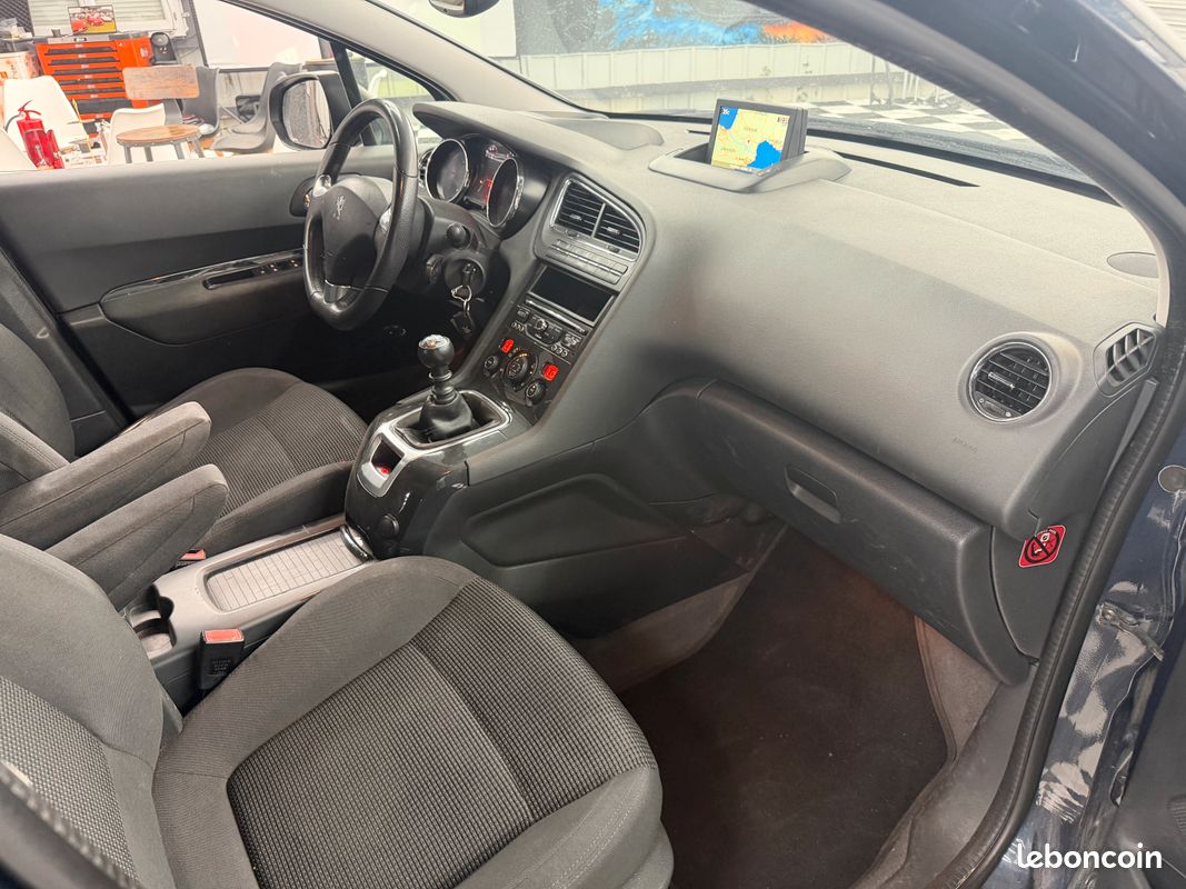 PEUGEOT 5008 1.6 BleuHDII Phase 2 120ch Active Business S&S 7pl Entretien Complet embrayage kit distributions fais (image 7)