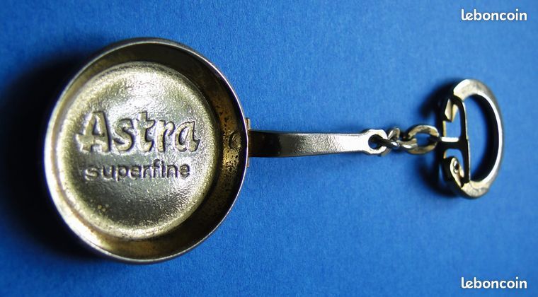 Vieux Porte-clés Publicitaire Astra Superfine – Neuf Et Rare Pour Collection