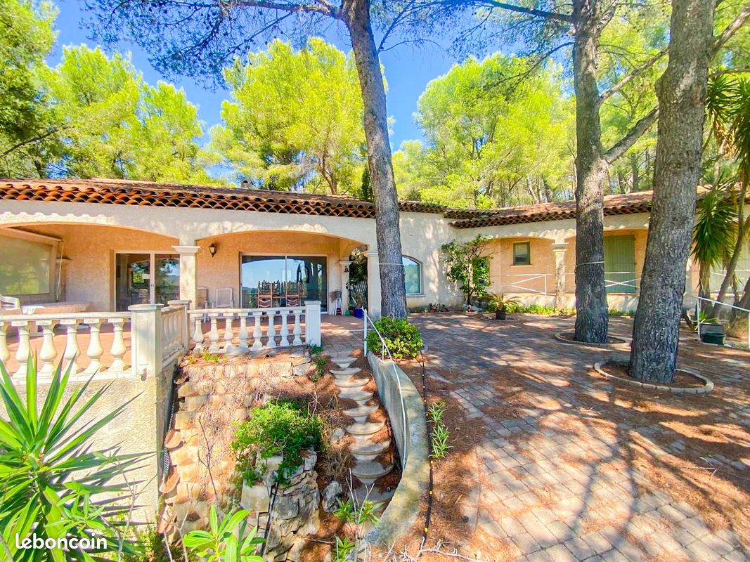 Maison 7 pièces 192 m² · à Saint-Cyr-sur-Mer · 192 m² · 849 000 €
