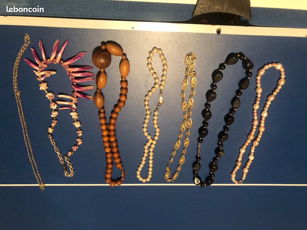 Colliers, bracelet, broches, boucles d'oreilles etc (image 1)