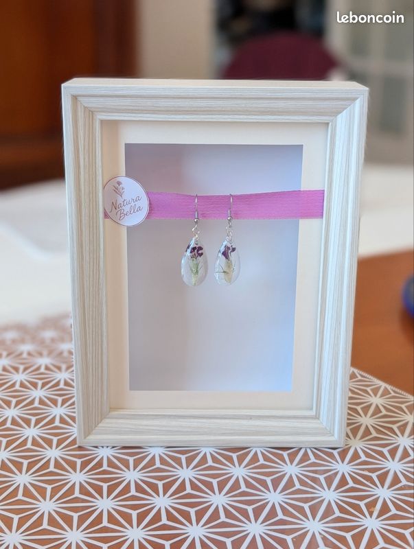 Boucles d'oreilles réaliser à partir de petits œillets séchés (image 1)