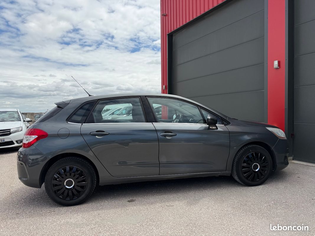 CITROEN C4 C4 HDi 90 Confort (image 15)