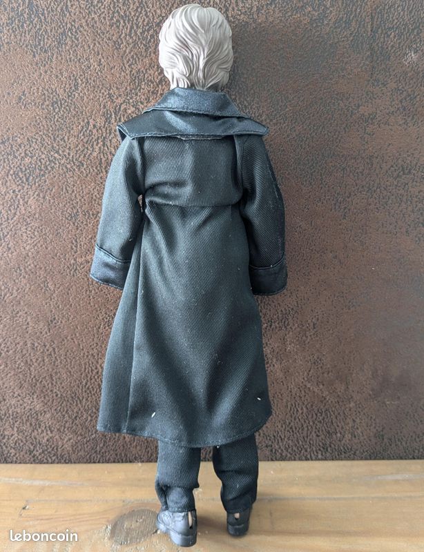 Poupée articulée Harry Potter de 26 cm en costume de Noël (image 4)