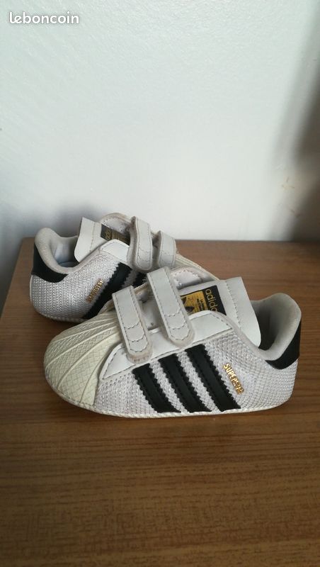 Chaussures chaussons Adidas bébé taille 18 (image 4)