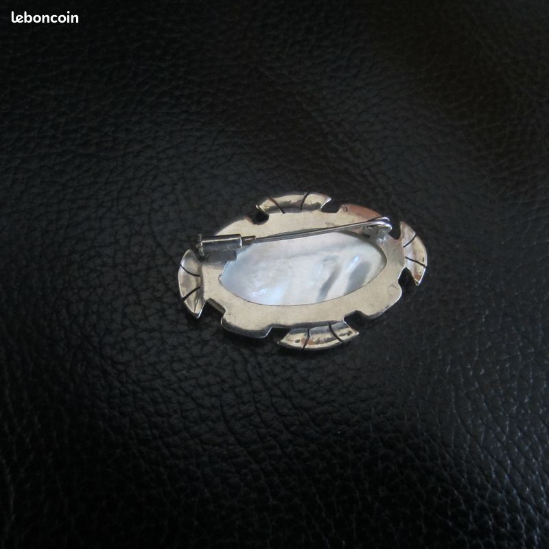 Broche Fantaisie Ancienne En Plaqué Argent Et Nacre - Occasion, Très Bon état