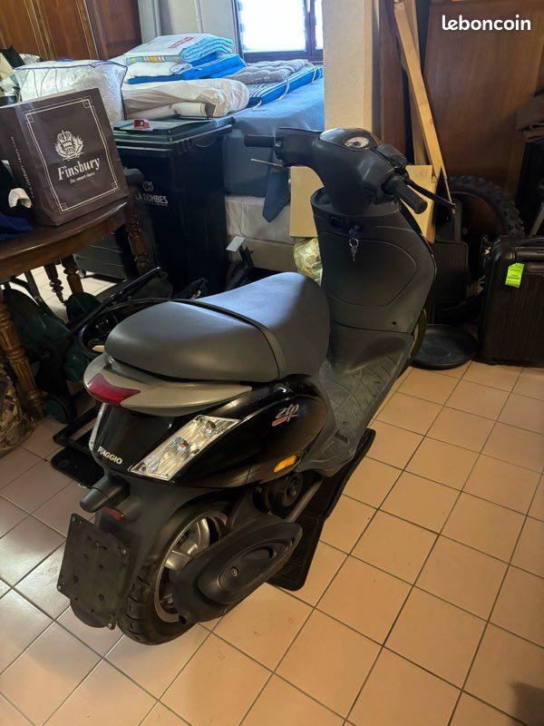 Zip 100cc Zip 100 4t Piaggio Zip 100cc 4t Équipement Moto