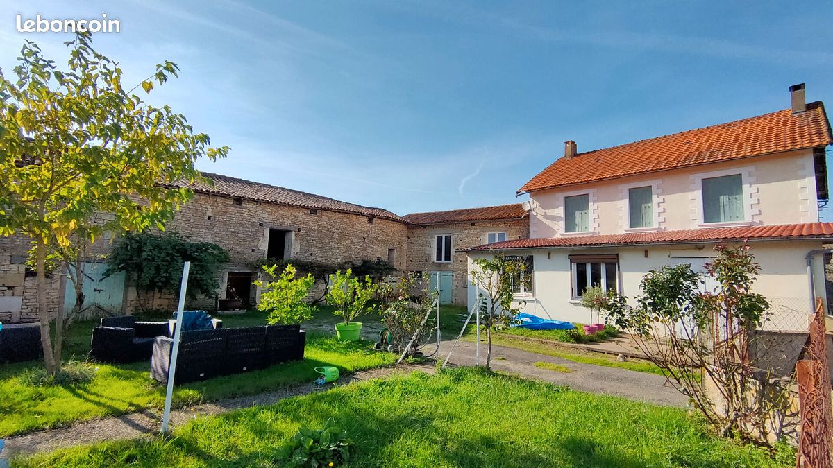 Maison 5 pièces 235 m² · à Voulême · 235 m² · 140 000 €